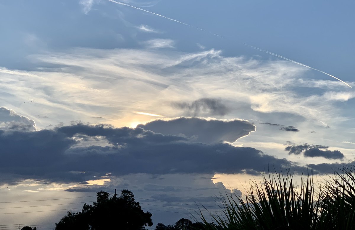 I love the pictures the evening sky creates! #sky #eveningsky #clouds #sunset #NaturePhotography