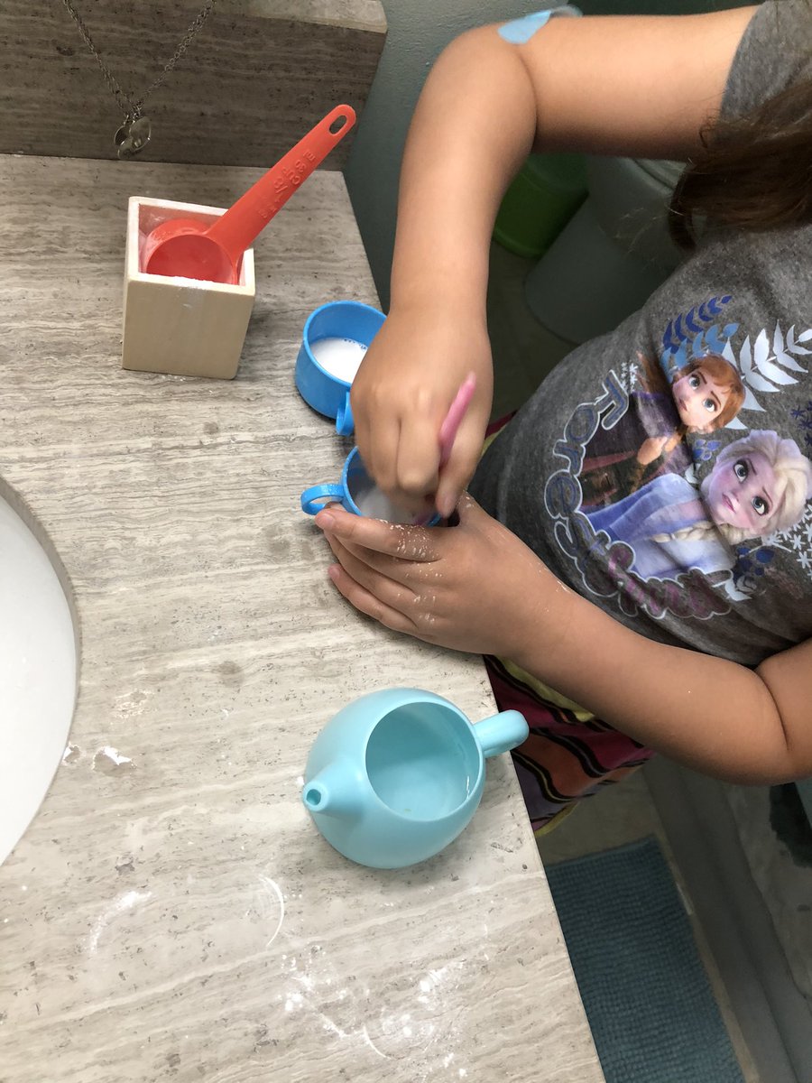 ESL_fairy's tweet image. Potions, potions, potions... #ScienceAtHome