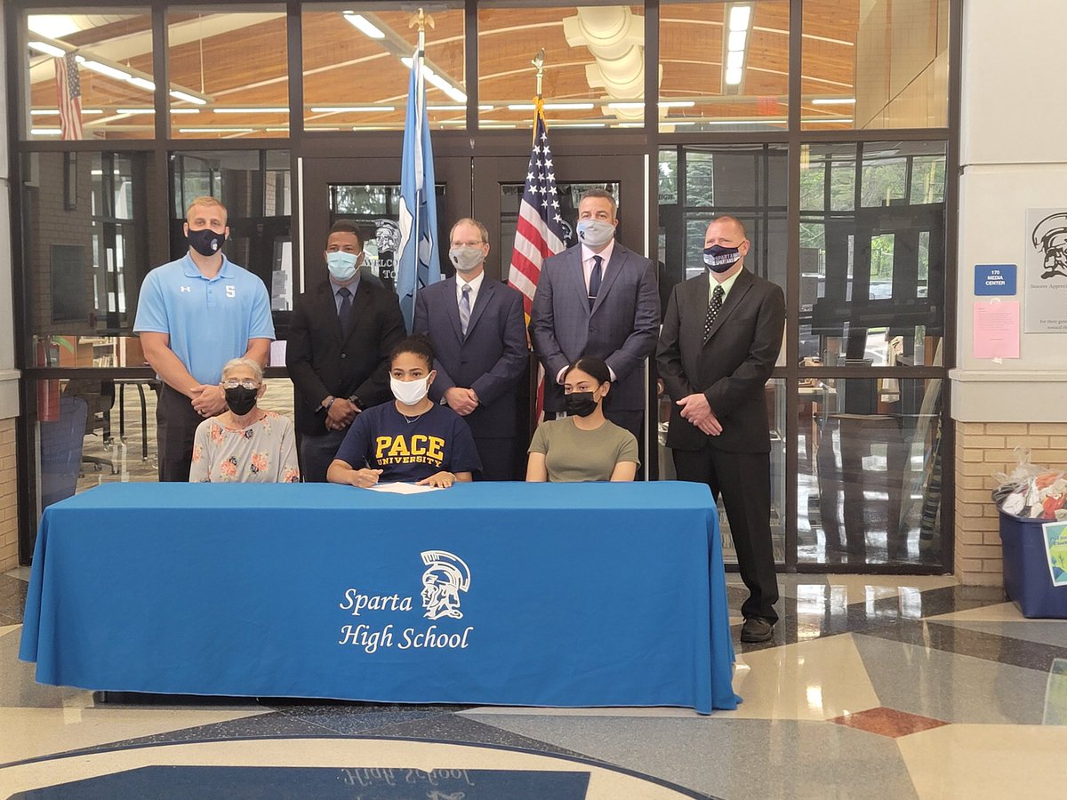 Congrats to Daniella Abbastante who was celebrated today for committing to Pace University to play volleyball!
@NJ_SpartaHS <a href="/SpartaAthletics/">Sparta Athletics</a> <a href="/DerekhallEdu/">derekhallEDU</a>