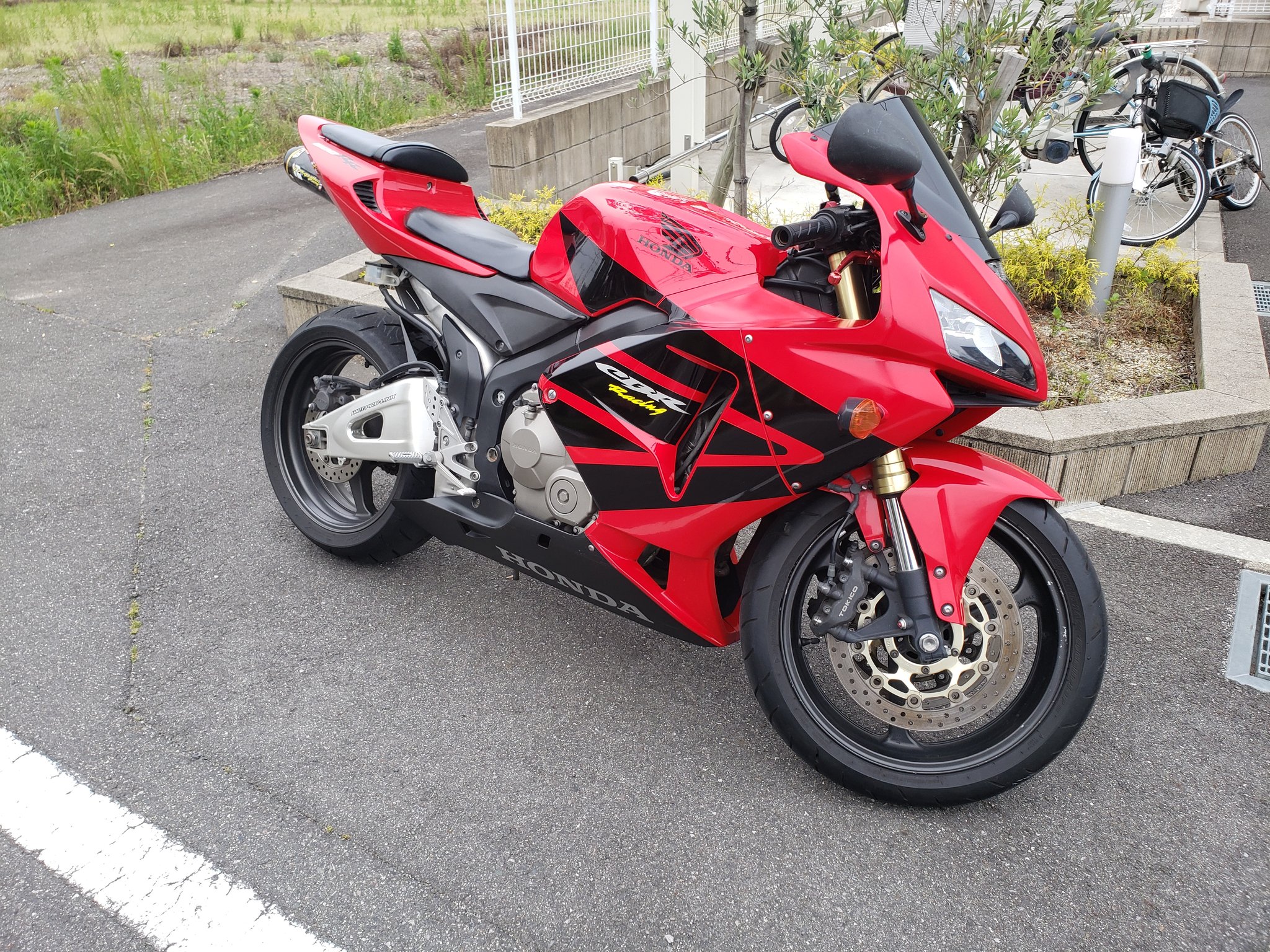 Twitter 上的 N A ファクトリー Cbr600rr売ります Pc37後期のモデルになります 走行距離が400キロ程度 不具合はありません 定価7万円のツーブラザーズレーシングマフラーが付いております 気になる方はdmお願いします Cbr600rr Cbr600rr売ります Cbr売ります