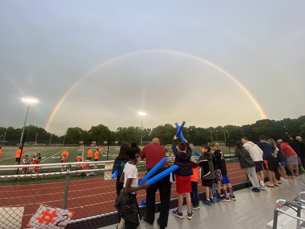 ManhassetTech's tweet image. Such a fun night supporting a great cause and watching my 4th grade Munsey students battle the Shelter Rock students in a game of lacrosse. #setforlife #Together @ManhassetUFSD @mrbriannolan @LAXUNLIMITED