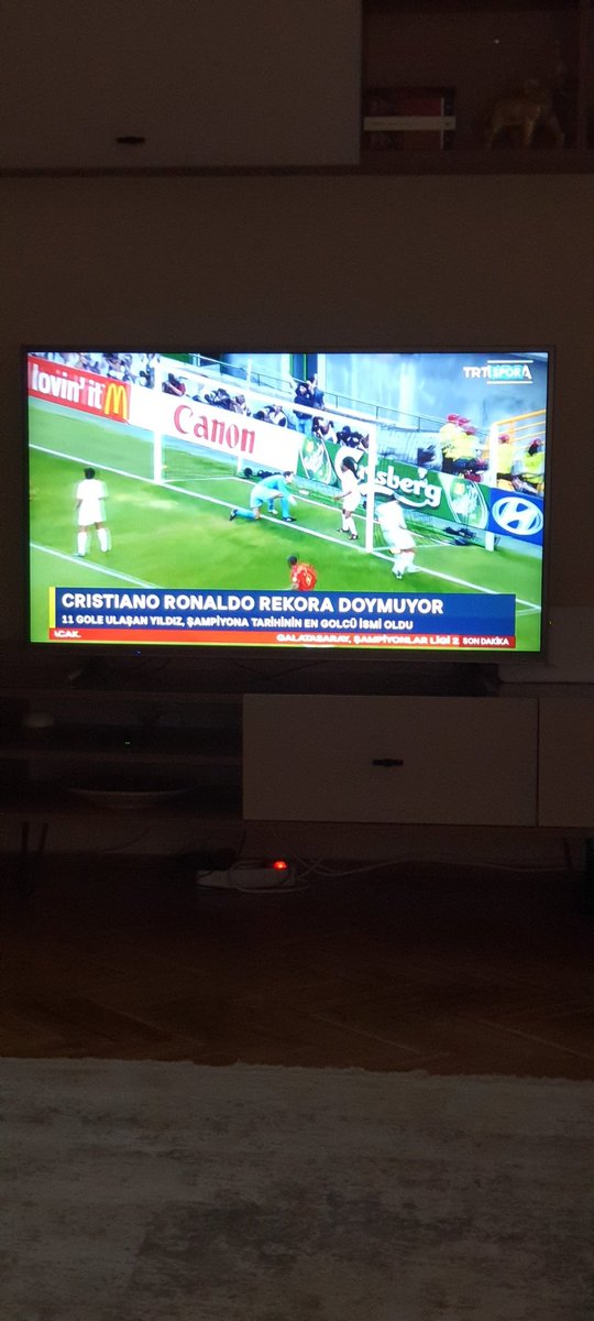 bitterbitterr's tweet photo. Sürekli bunları izlemek için nasıl bir günah işlemiş olabilirim 🤣🤣 neyseki televizyon izlemeyi sevmiyorum da bu durum beni yıpratmıyor😋😛 https://t.co/ysEm8PkceS