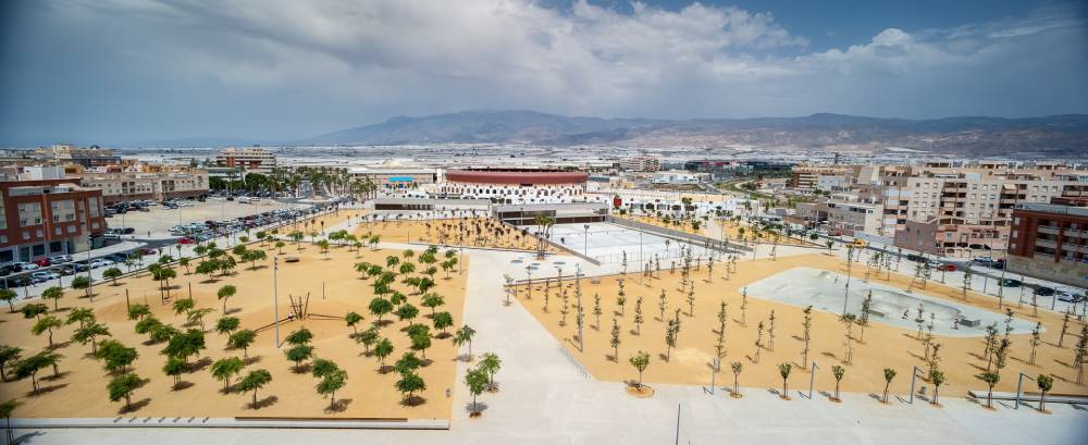 ArquitectosCTAC's tweet photo. #ARq_CS Parque Los Bajos, en Roquetas de Mar, Almería. 2017. Proyecto de EMAC arquitectura, Miguel Martínez Castillejo y Pau Batalla Soriano, con Lara Llop como arquitecta colaboradora. +info: https://t.co/OmpVoqCJvB https://t.co/wMwy9NSKcF