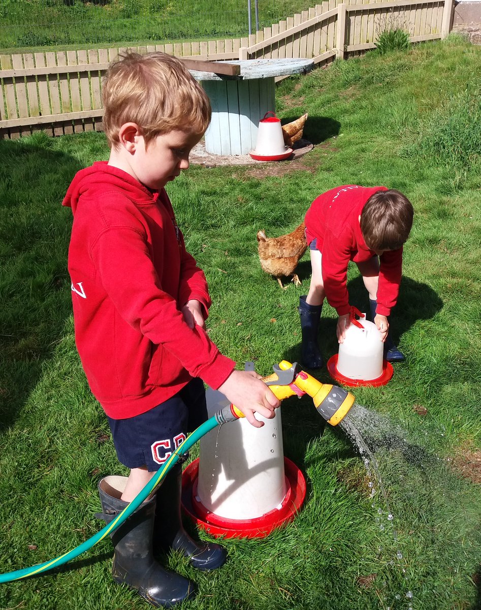 LathallanSchool's tweet image. Tuning into the @ScotlandRHShow action - showcasing the very best of farming, food &amp;amp; rural life 🍃🚜

📸 J1/2 pupils have been putting their learning into practice on #schoolfarm duty.

#RHShowcase2021 #TeachingOutsideTheClassroom