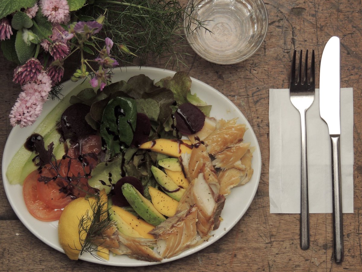 peerieshopcafe's tweet photo. We are offering a couple of lunchtime specials today. Local hot smoked mackerel with mango + avocado on a beetroot salad or roasted tomato pie with locally grown salad + homemade coleslaw, both can be enjoy in the sunshine at our outdoor tables. What’s not to like #peerieshopcafe https://t.co/OS4HiTSKw4
