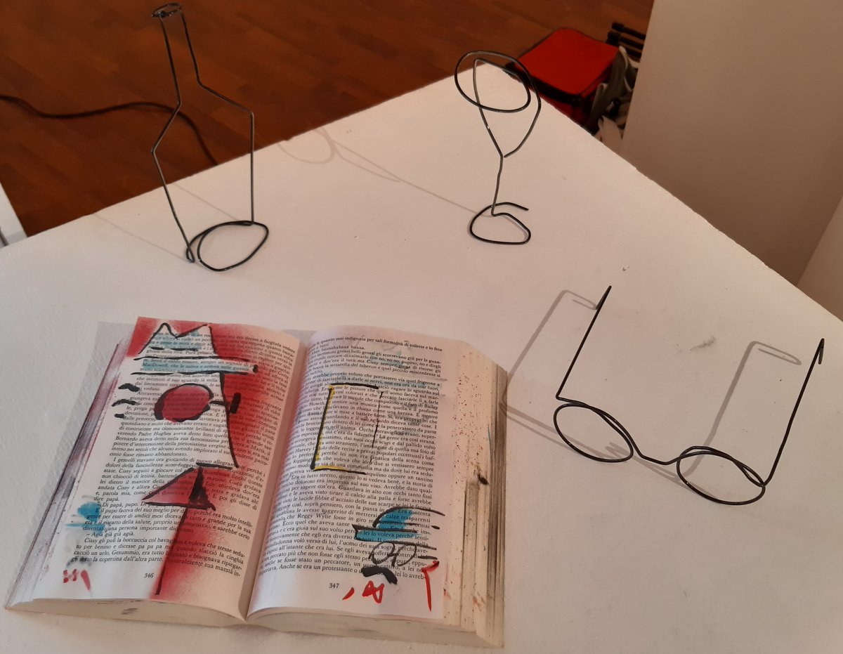 VanessaSantoni's tweet photo. #Bloomsday #Trieste: mostra di Andy Prisney “Telecali Macoypso”. Opere digitali dedicate a "Ulysses" di James Joyce (fra cui "Discovery" e alcuni oggetti stilizzati facilmente riconducibili allo scrittore irlandese). #EnJoyce! 😉 https://t.co/sHfaqpFBRG