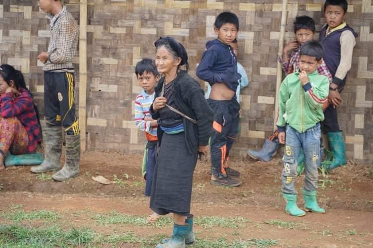 crystallyin's tweet image. The fighting broke out on the morning of June 16.🚨

Currently, more than 150 Loi Kan villagers have taken refuge in the monastery in #Panku village due to the fighting.

#WhatsHappeningInMyanmar 
#UnfetteredAccessForAids 
#June16Coup