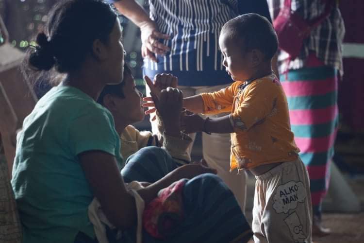 crystallyin's tweet image. The fighting broke out on the morning of June 16.🚨

Currently, more than 150 Loi Kan villagers have taken refuge in the monastery in #Panku village due to the fighting.

#WhatsHappeningInMyanmar 
#UnfetteredAccessForAids 
#June16Coup