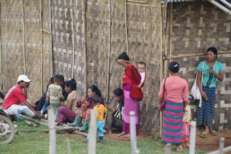 crystallyin's tweet image. The fighting broke out on the morning of June 16.🚨

Currently, more than 150 Loi Kan villagers have taken refuge in the monastery in #Panku village due to the fighting.

#WhatsHappeningInMyanmar 
#UnfetteredAccessForAids 
#June16Coup