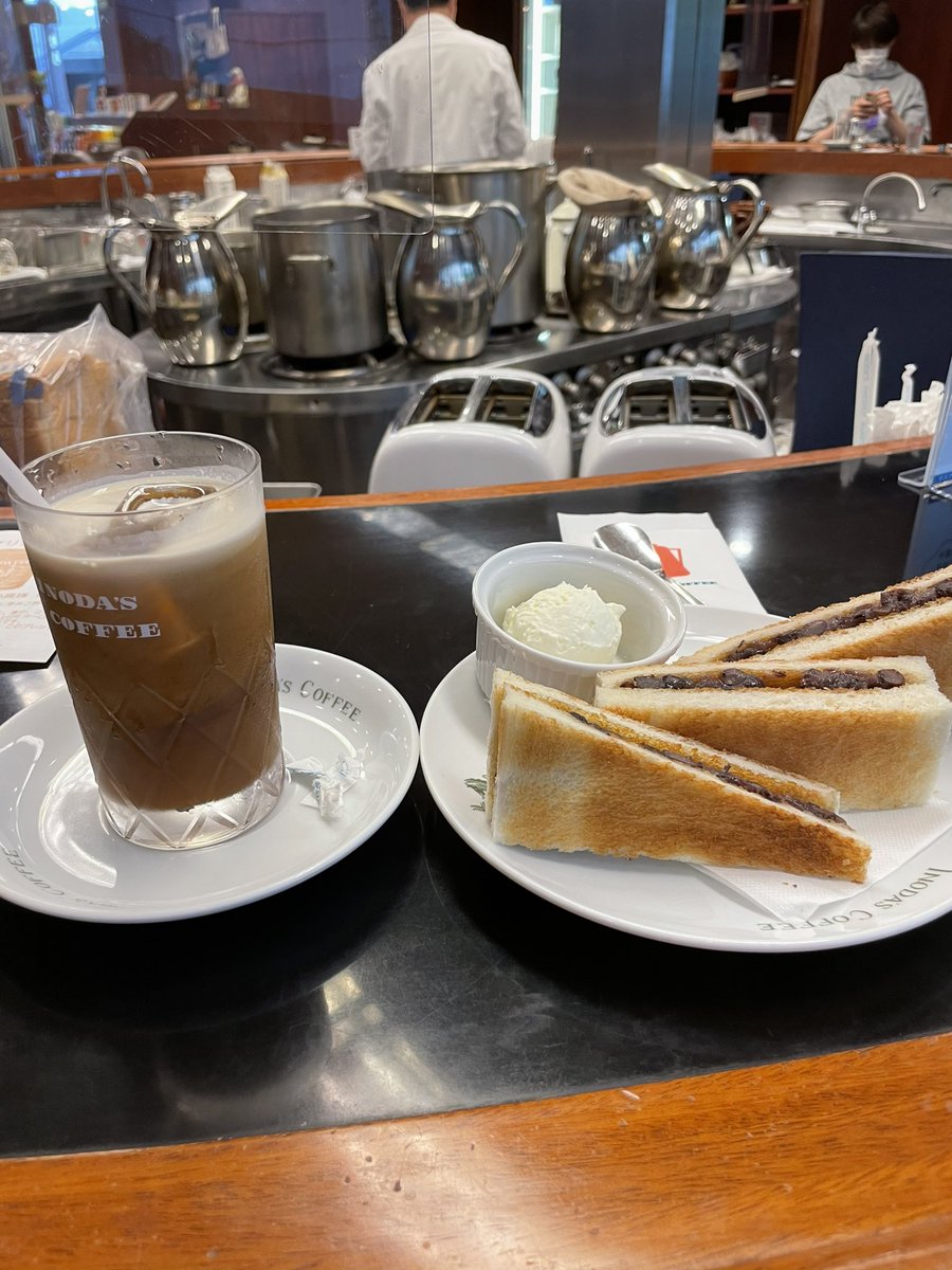 postmarks1116's tweet photo. イノダコーヒー三条支店で打ち合わせ。
早めに行ってイノダのポストカードでお友達におたより。
ちょっと角度が違うけど、ポストカード風景写してみた。
あんバタートースト、美味。 https://t.co/OZdcLfykgG