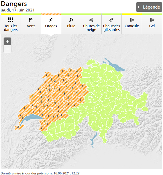 meteosuisse's tweet photo. Alerte de la Confédération niveau 3/4 : orages violents possibles jeudi 15h-22h. Infos &amp; recommandations sur le comportement à adopter sur https://t.co/RmV5FI4gzE, https://t.co/cszrZvupvV ou l'App MétéoSuisse.  https://t.co/ZXOgFmcteo. #MétéoSuisse #alerteintemperies https://t.co/JxWLjQAfvB