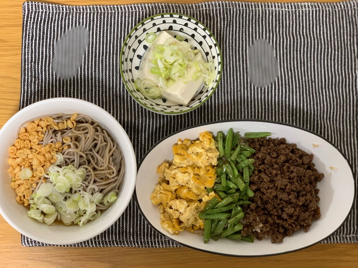 food_in_japan's tweet photo. I like these meal.
Three colors bowl
#soborogohan #soba #tohu #nagoya #japan #japanesefood #homecooking https://t.co/10pCAwykxC