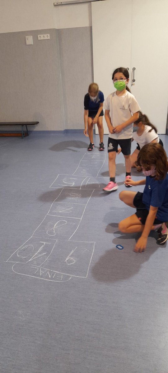 Encarni Morillas (@encarnimdc) on Twitter photo La calor es porta millor jugant i gaudint amb els companys i companyes.Els Jocs de Sempre #Edufisperlavida Aprenem en Moviment <a href="/escolamdcprat/">escolamdcprat</a> La calor es porta millor jugant i gaudint amb els companys i companyes.Els Jocs de Sempre #Edufisperlavida Aprenem en Moviment <a href="/escolamdcprat/">escolamdcprat</a>