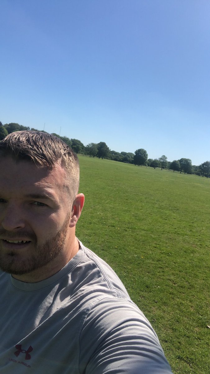 MindYourFitnes's tweet image. Sunshine always makes cardio easier 👀🐷🏃🏼‍♂️🧠💪 #Sprints #Deload #MindsetMatters