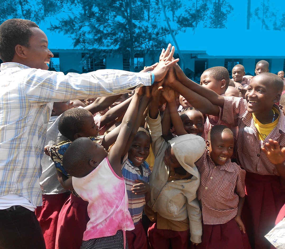 Afin de réaliser l'#Agenda2040 et de construire une Afrique digne des enfants, nous devons écouter les voix des enfants et des jeunes.
Cette #JEA2021, l'UNICEF réaffirme son engagement aux côtés des enfants et des jeunes d'Afrique pour réinventer un monde meilleur.