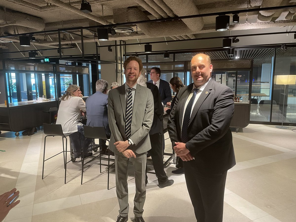 Adieu <a href="/floorvermeulen/">Floor Vermeulen</a>, alle succes in <a href="/Gem_Wageningen/">Gemeente Wageningen</a> en welkom <a href="/zeefNL/">Frederik Zevenbergen</a> (Frederik Zevenbergen) in het college GS <a href="/zuid_holland/">Provincie Zuid-Holland</a>