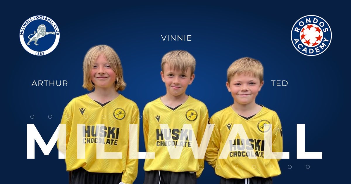 RondosAcademy's tweet photo. 𝗥𝗼𝗻𝗱𝗼𝘀 𝗧𝗿𝗶𝗼 𝘀𝗶𝗴𝗻 𝗳𝗼𝗿 𝗠𝗶𝗹𝗹𝘄𝗮𝗹𝗹 🦁🖊
Huge congratulations to all three boys (Arthur, Vinnie & Teddy) on being offered a place with Millwall’s current U9’s (u10’s for the 2021/22 season) 👏
#RondosProSigning #RondosMoments #ProSigning #PlayerPathway https://t.co/dWDe19oPil