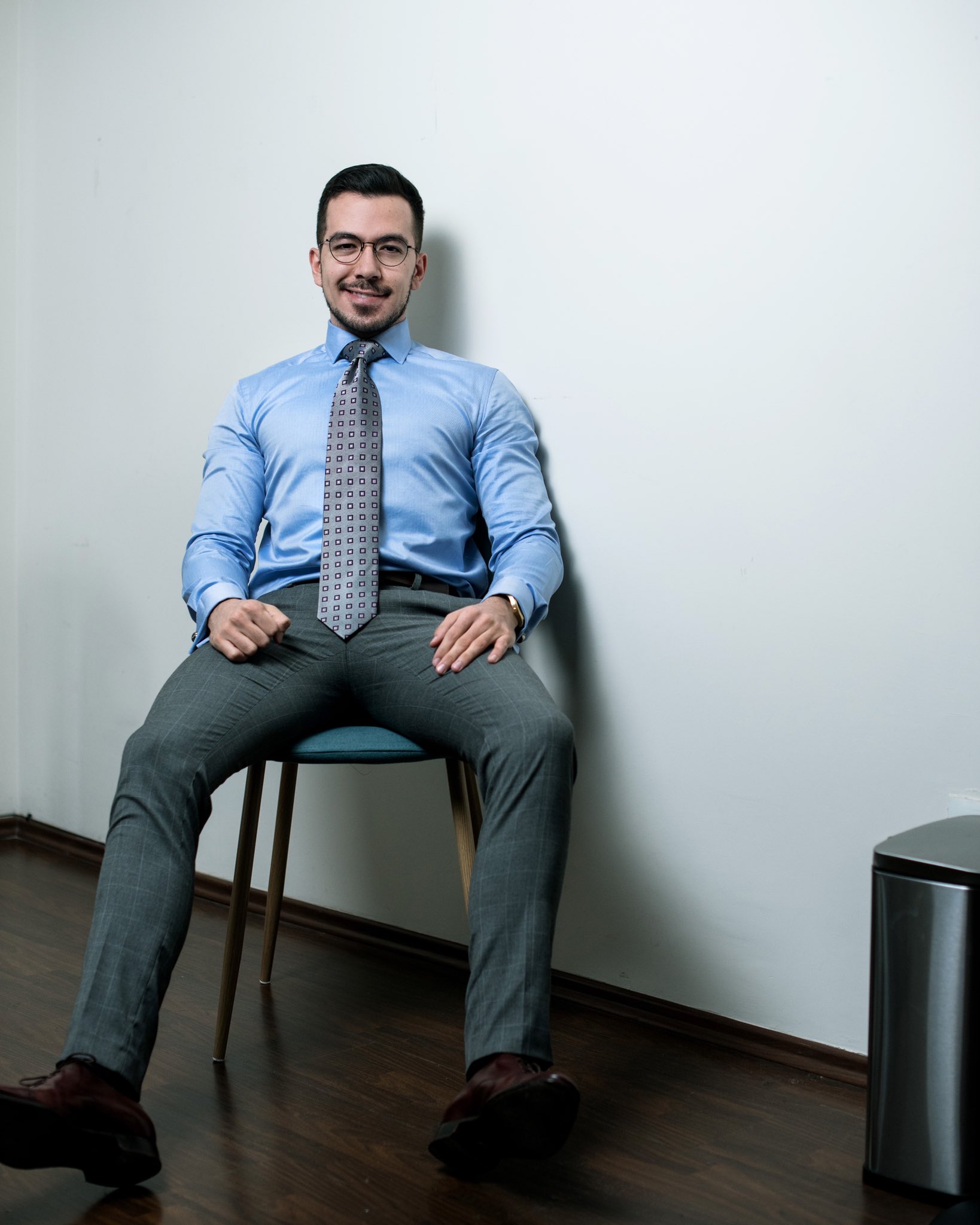 Suited Daily on Twitter: "🪑 https://t.co/6GQ8SuFbwV" / Twitter