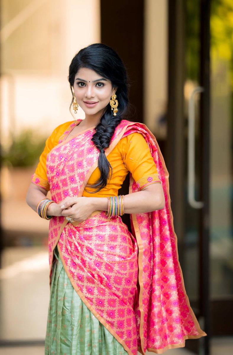 meenakshinews's tweet photo. Happy Birthday to the Happening #SimpleStar @imPavithraOff
#PavithraLakshmi
Photography @camsenthil
Makeup #Shanmathi
@onlynikil @itspavitralaksh https://t.co/BmjSIcvUE6