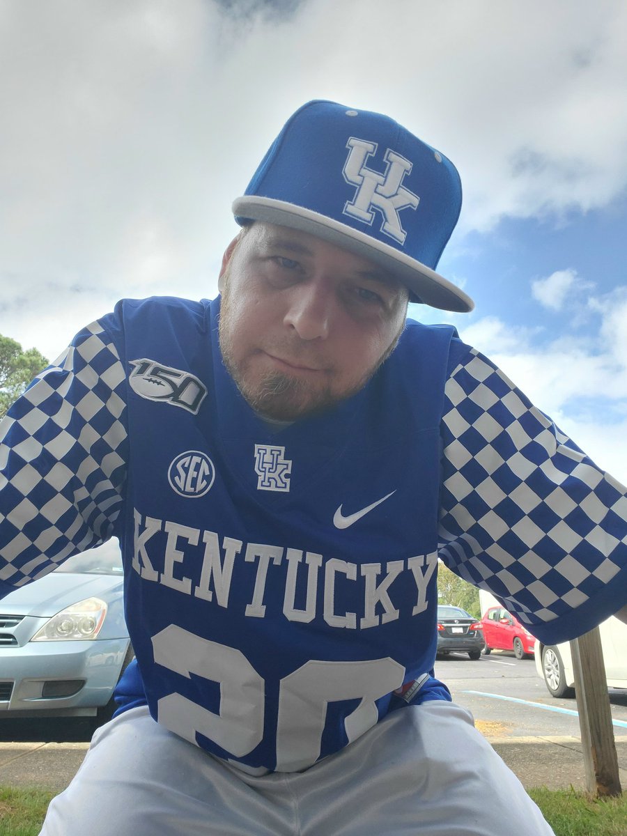 davisjosh20's tweet photo. Who wore it better?

You're right. It was Gage.

#BBN
#WeAreUK https://t.co/klU8QfaU2b
