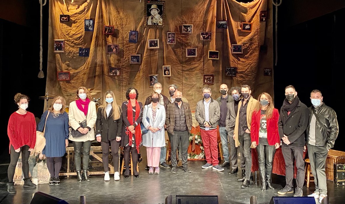 🏆 Este domingo, la <a href="/salarussafa/">Sala Russafa</a> entrega sus Premios del Público.

🏆 El Premio Escena recae este año en <a href="/MAngeles_Fayos/">Mª Angeles Fayos</a>. 

🏆 <a href="/verlanga_com/">Verlanga</a>  vuelve a participar premiando al Espectáculo Revelación: bit.ly/2StIpWF