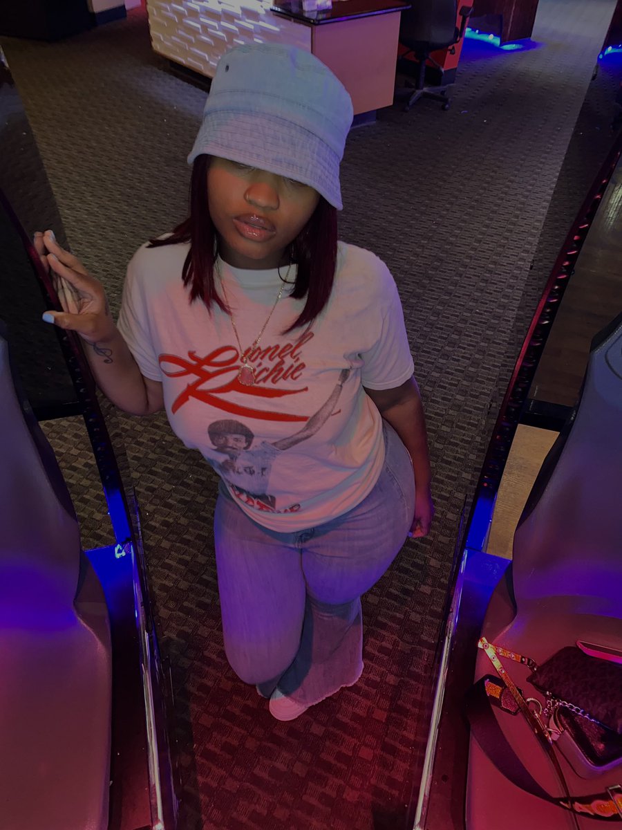 Royyalsss's tweet photo. 👾👾 #cali https://t.co/IWiMlxaMfW