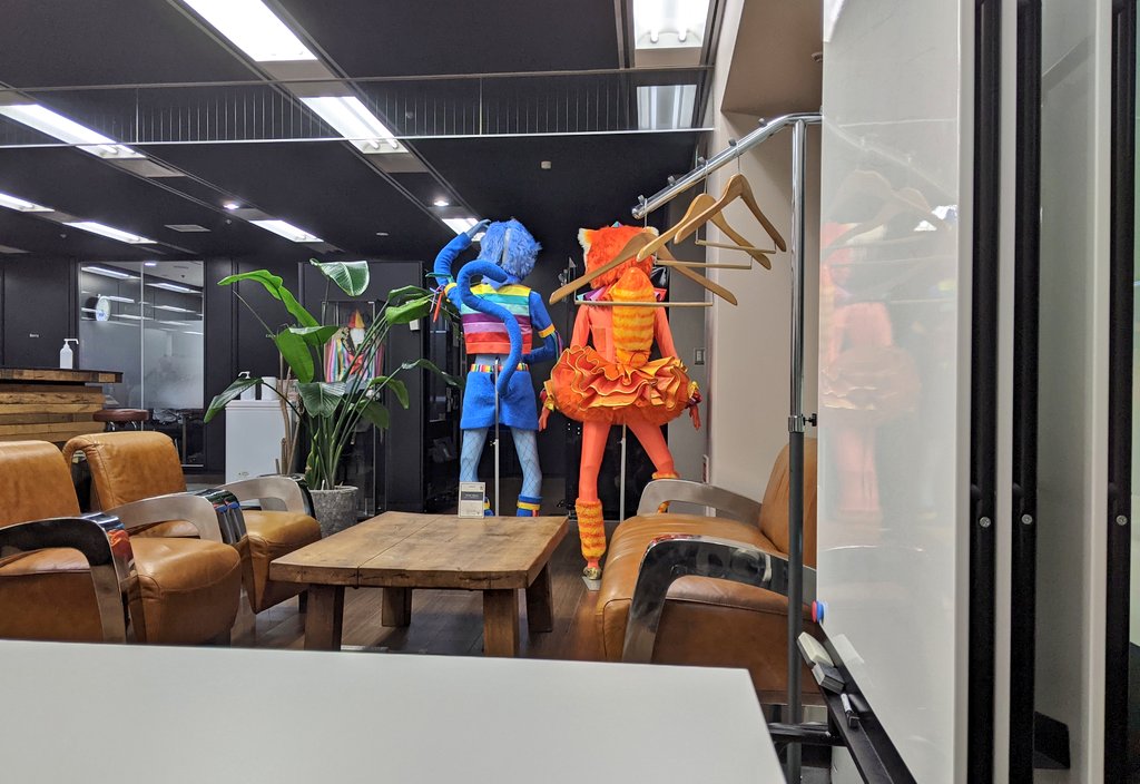 小木曽一馬 Cloud Circus On Twitter Cmでは見ることができない クラウドサーカスのキャラクターの後ろ姿です めっちゃガニ股 Https T Co Dhnrwc3mlo Twitter