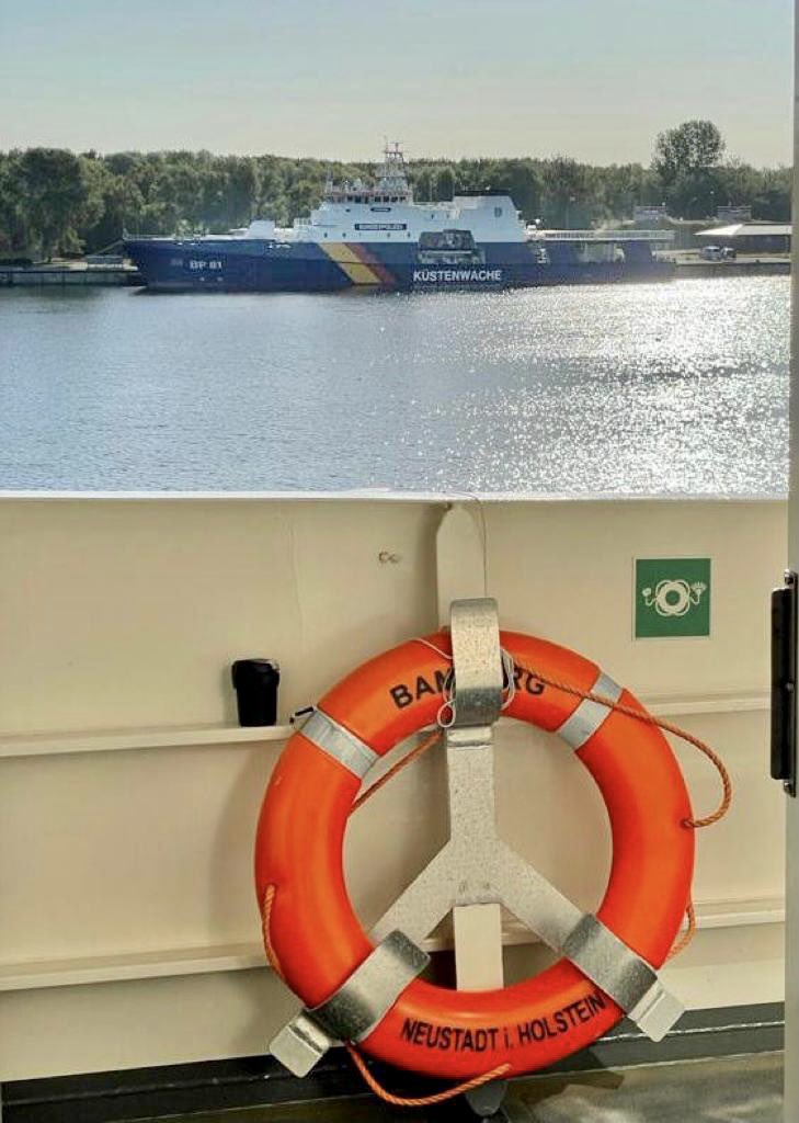 Guten Morgen aus #Warnemünde. Wir sind heute mit unseren Einsatzschiffen zum maritimen Training auf der #Ostsee unterwegs. Ideale Wetterbedingungen! ☀️
Momentan machen wir die #Schiffe seeklar.
 
#WirsindSicherheit