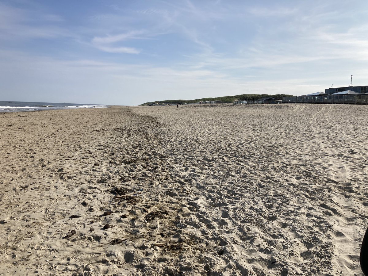 Prachtig mooi weer en toch nog lege stranden. #hoedan #texel