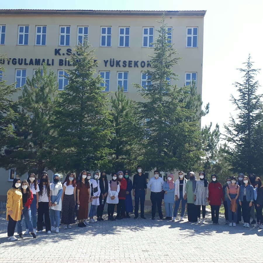 YKS 2021 kapsamında öğrencilerin farklı ortamlarda deneme sınavı çözerek streslerini yenmesi için bugün KSÜ Göksun MYO'da deneme sınavı yapıyoruz.  <a href="/ksuedutr/">Kahramanmaraş Sütçü İmam Üniversitesi</a> 
<a href="/goksunmem/">Göksun İlçe Millî Eğitim Müdürlüğü</a>
<a href="/serefyigit46/">Dr. Şeref Yiğit Akpınar</a>
<a href="/kmarasilmem/">Kahramanmaraş İl Millî Eğitim Müdürlüğü</a> 
<a href="/cemalyilmaz28/">Cemal YILMAZ</a> 
<a href="/meb_dinogretimi/">MEB Din Öğretimi Genel Müdürlüğü</a> 
<a href="/yilmaznazif/">Nazif Yılmaz</a> 
<a href="/tcmeb/">Millî Eğitim Bakanlığı</a>
<a href="/ziyaselcuk/">Ziya Selçuk</a> 
 
<a href="/ziyaselcuk/">Ziya Selçuk</a>