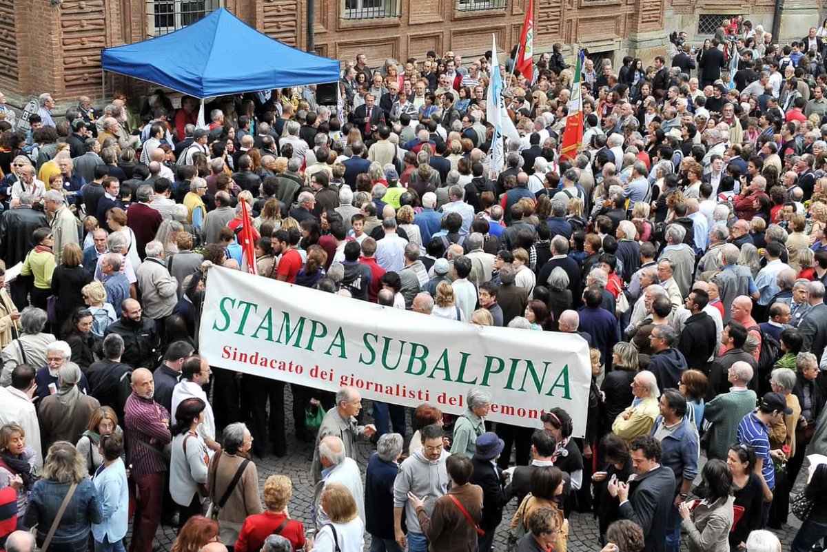 CaffèdeiGiornalisti (@caffegiornalist) on Twitter photo Sabato 19 giugno a Torino, in piazza Carignano, <a href="/StampaSubalpina/">Stampa Subalpina</a> manifesta per ricordare ai cittadini che quello del giornalista è un mestiere a rischio, per tanti motivi. E per tante colpe di chi non ha saputo o voluto evitare questa situazione.
caffedeigiornalisti.it/io-sto-con-i-g… Sabato 19 giugno a Torino, in piazza Carignano, <a href="/StampaSubalpina/">Stampa Subalpina</a> manifesta per ricordare ai cittadini che quello del giornalista è un mestiere a rischio, per tanti motivi. E per tante colpe di chi non ha saputo o voluto evitare questa situazione.
caffedeigiornalisti.it/io-sto-con-i-g…
