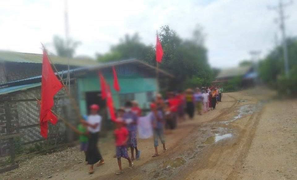 Yuriko2399's tweet photo. A villagers' strike in #Gantgaw Tsp, Magway Region, against the military coup. #UnfetteredAccessForAids #June16Coup #WhatsHappeningInMyanmar https://t.co/YELbDIV4oB