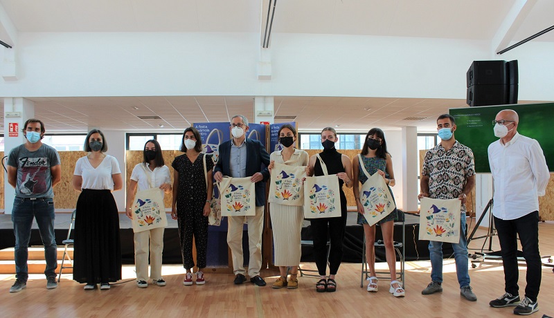 carballo_gal's tweet image. O vídeo que publicamos hai un momento forma parte dunha campaña de promoción do comercio local que comezou o luns e que se prolongará ata fin de mes, porque o obxectivo é dinamizar as datas de #SanXoán. Presentámola onte, e contámoscho aquí 👉 carballo.gal/novas.php?id=7…