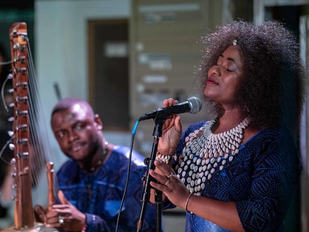 𝐋𝐄 𝐅𝐎𝐑𝐔𝐌 𝐂𝐎𝐌𝐌𝐄𝐍𝐂𝐄 𝐀𝐔𝐉𝐎𝐔𝐑𝐃'𝐇𝐔𝐈 !
🌸 HIER - AUJOURD'HUI - DEMAIN - LA FEMME 🌸
🕗 14h à 16h30
📍 <a href="/isdaT_fr/">isdaT</a> et en live sur Facebook
🎟 GRATUIT - Réservation sur : rioloco.festik.net

<a href="/LAfriqueEnSolo/">Soro Solo</a> <a href="/FatimaBocoum/">Fatima Bocoum</a> Rebecca M'Boungou Fanta Sayon Sissoko