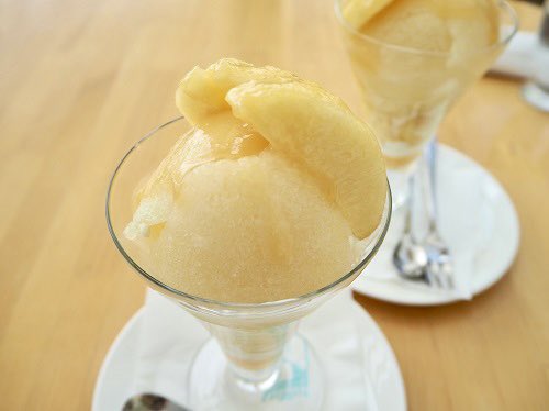 富山桃パフェ