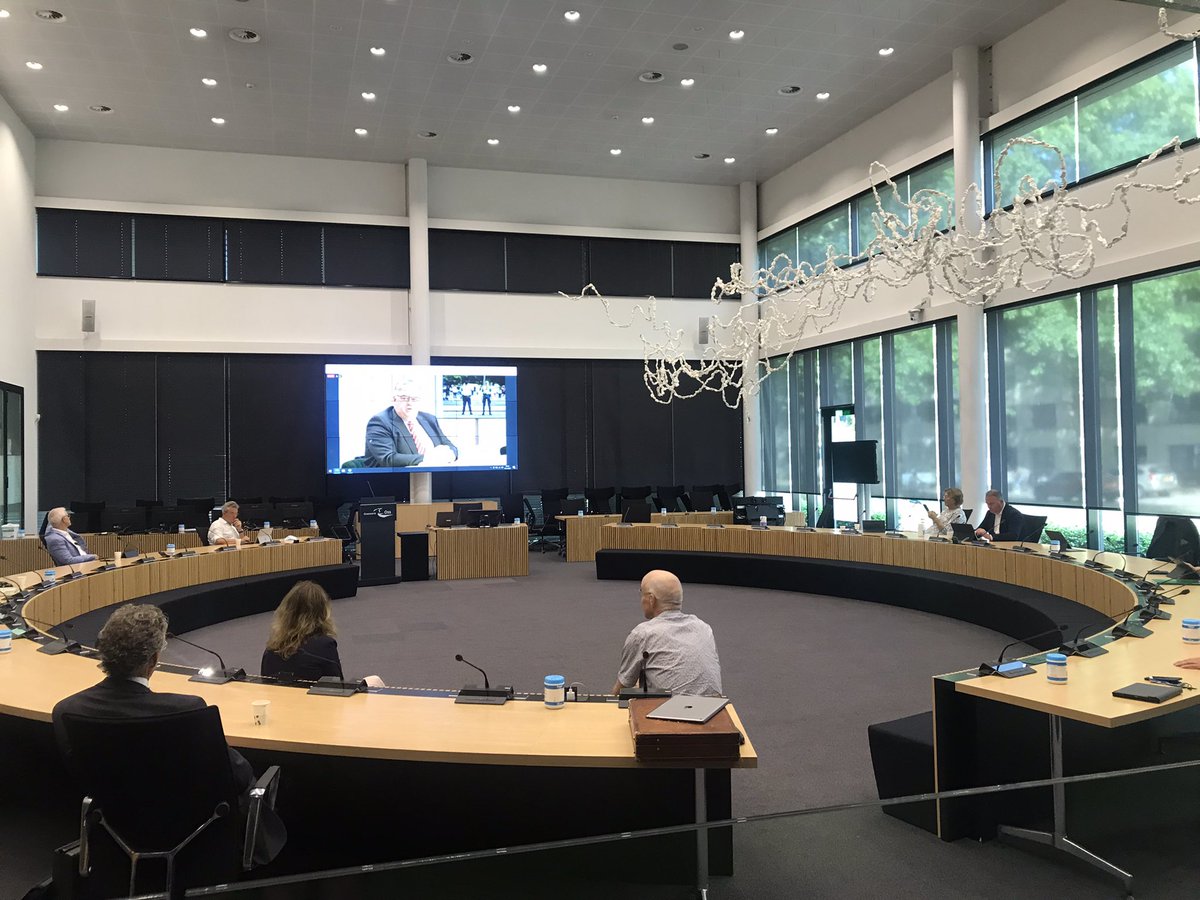 Een goede buur is beter dan een verre vriend. Met ons college en griffier te gast bij het college van Oss om samen het jaarcongres <a href="/VNGemeenten/">VNG</a> te volgen.