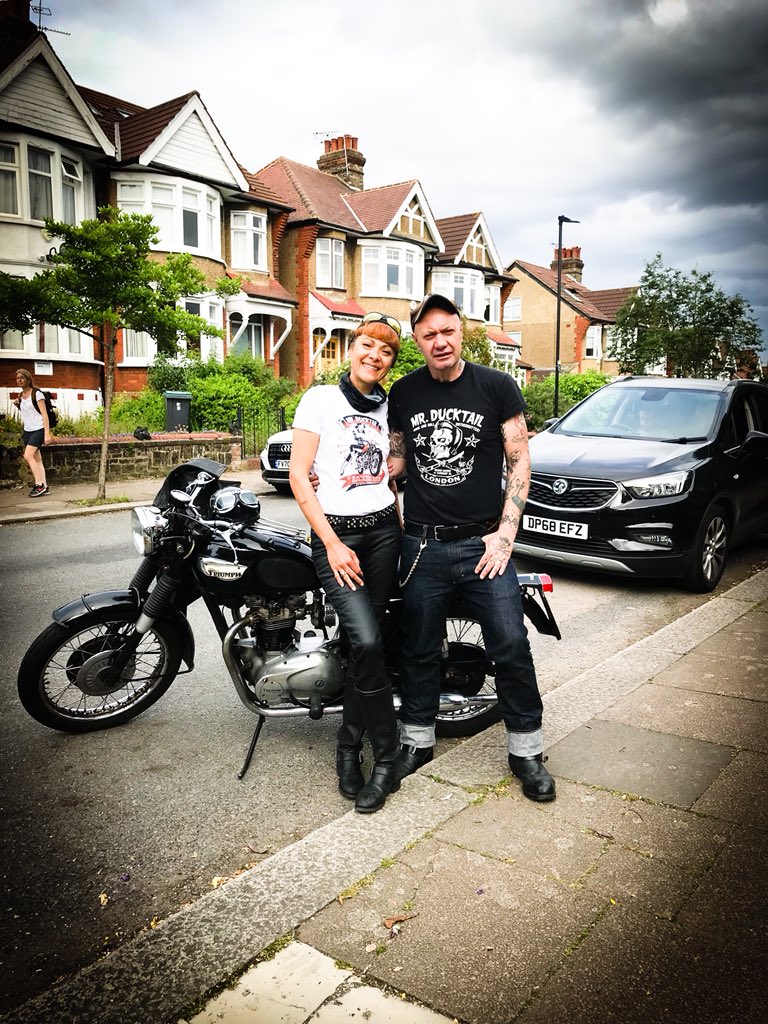 MrDucktail1's tweet photo. My friend Joelle rockin the latest @mrducktailmerch tshirt by #vinceray https://t.co/0eIxuJZuU9