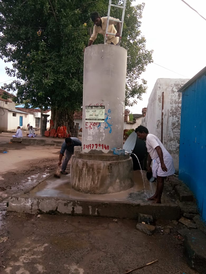 KLasmanna's tweet photo. At Jainath Mandal today we are done public drinking water tank cleaning and Nala cleaning,
#jainath 
#mandal 
#adilabad 
@JoguRamannaTRS 
@trs_adilabad 
@joguoffice https://t.co/NPF1yyAnFw