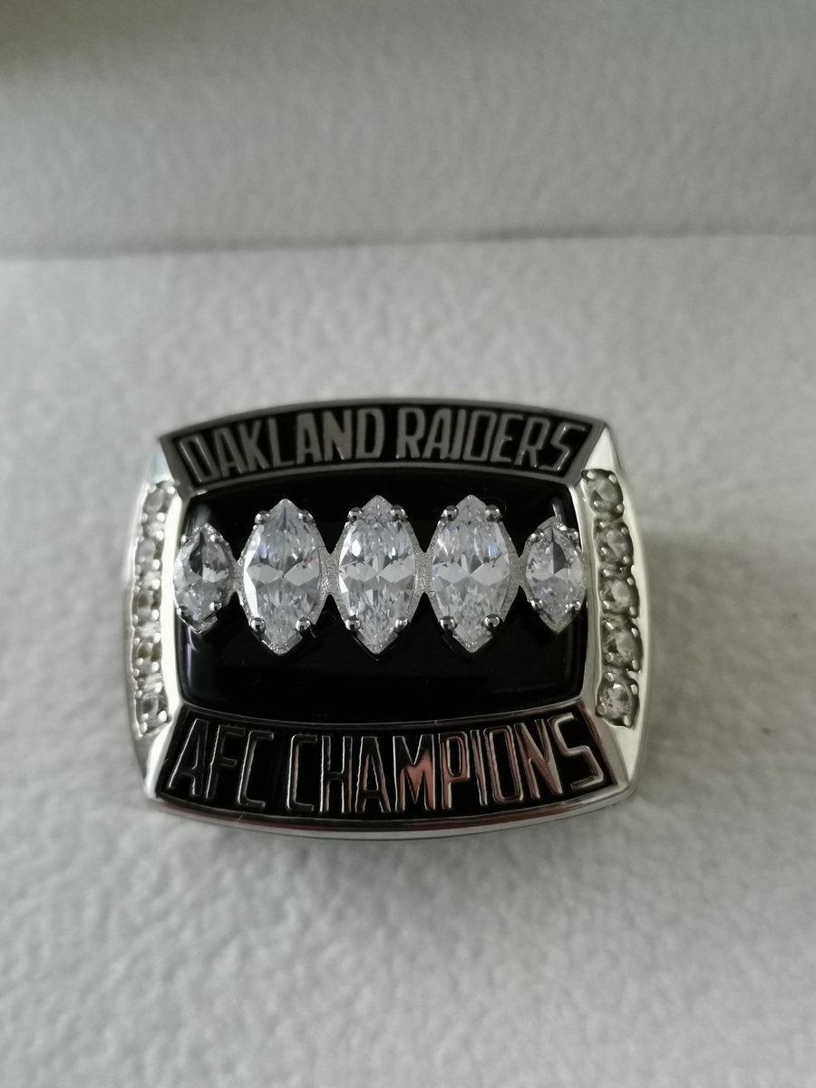 ManyCustom's tweet photo. Las Vegas Raiders (Oakland Raiders) NLF Super Bowl championship Rings #raidersnation #raidersfootball #oaklandraiders >> https://t.co/pQfcS1JHVE https://t.co/JAJwpPFRKD