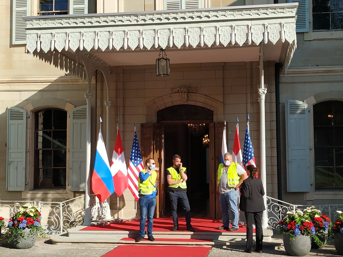 mrsahuquillo's tweet photo. Estoy en Villa la Grange, Ginebra. Putin y Biden se reúnen hoy. Su primera cita desde que Biden asumió la presidencia y el primer viaje oficial de Putin desde que estalló la pandemia.
Se prevén 5 horas d reunión. Sin almuerzo. Sin espacio para la distensión
🧵 #GenevaSummit2021 https://t.co/WN5mVto4cP