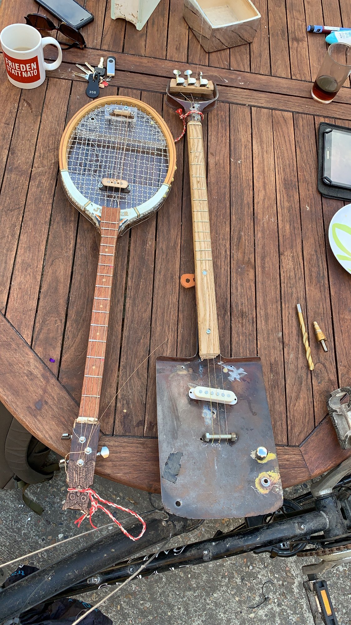 Shovel guitar clearance