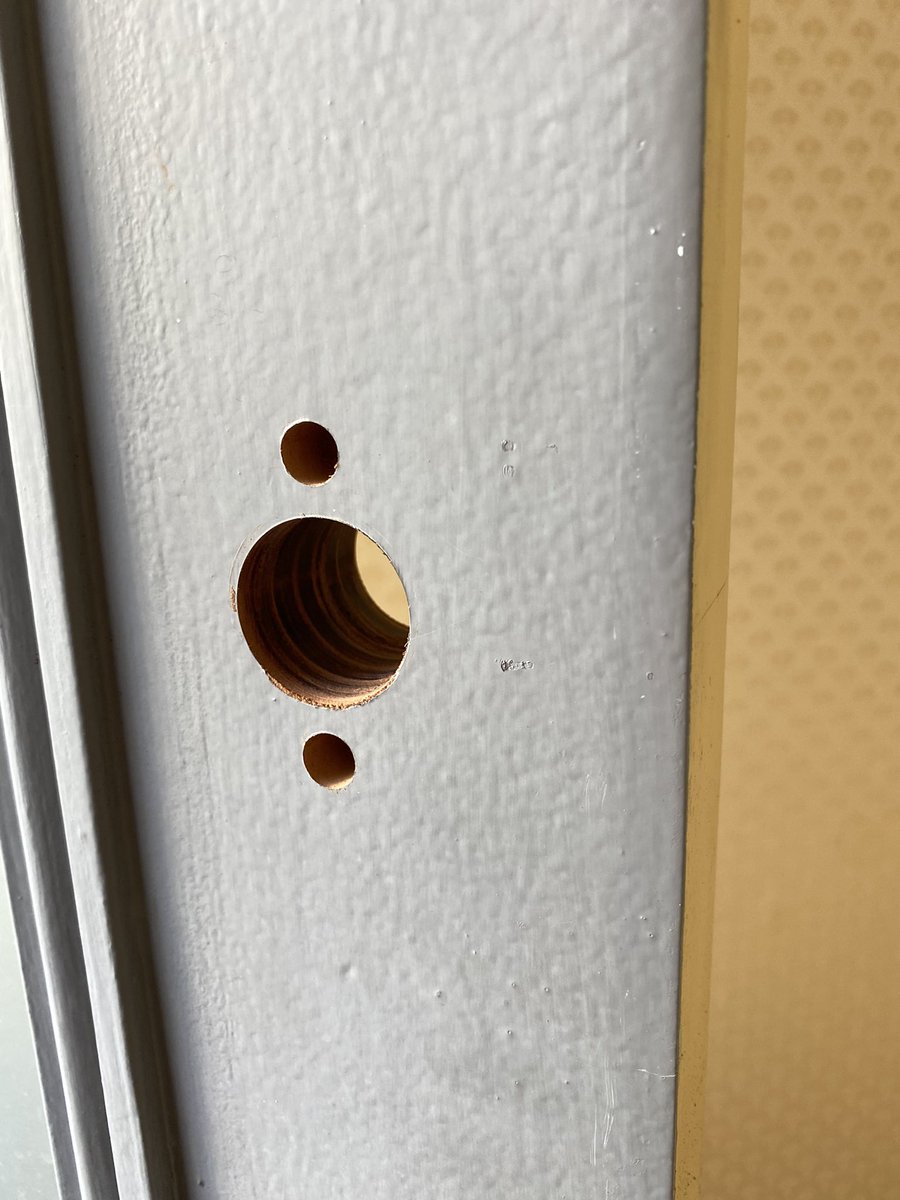 prosecurelock's tweet photo. New #BritishStandard night latch fitted for a customer #Torquay. Now their security is up to correct level to meet their home insurance requirements 👍🏻@BWCsouthwest @ERASecurity #BoostUk @TorquayNetwork #prosecure #locksmith #local https://t.co/5X2cB83boK