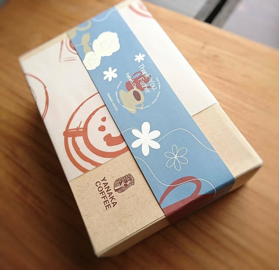 yanakacoffee's tweet photo. やなか珈琲の父の日コーヒーギフト🎁
こだわりのハワイコナブレンドとファザーズディブレンド☕
#やなか珈琲楽天
#やなか珈琲オフィシャルサイト
#父の日ギフト
#父の日コーヒーギフト
#ハワイコナブレンド
#ファザーズディブ���ンド
#オリジナルステンレスボトル
#やなか珈琲
#コーヒーギフト https://t.co/5ntGTDUbYO