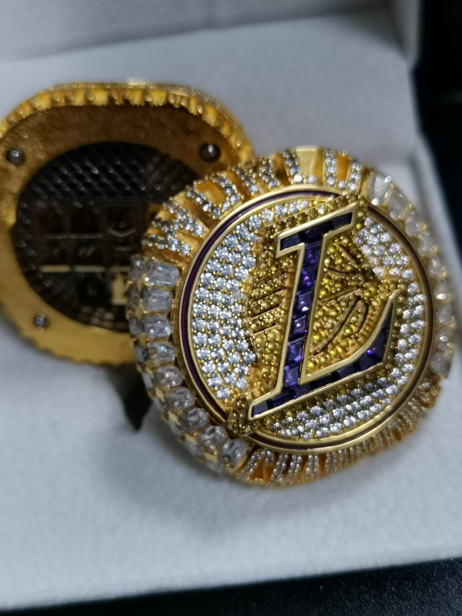 ManyCustom's tweet photo. Los Angeles Lakers NBA Championships Rings #lakers #NBAPlayoffs #losangeleslakers >> https://t.co/tTa3Dm6NlM https://t.co/AtKNPVGgwi
