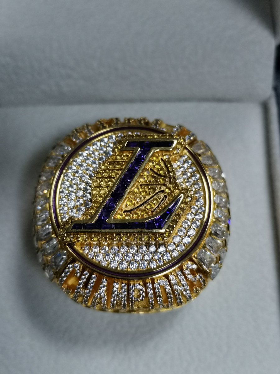 ManyCustom's tweet photo. Los Angeles Lakers NBA Championships Rings #lakers #NBAPlayoffs #losangeleslakers >> https://t.co/tTa3Dm6NlM https://t.co/AtKNPVGgwi