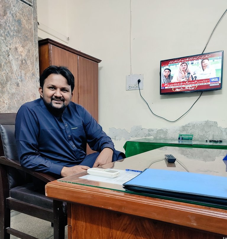 Rahatmalkeraa's tweet image. I love those who can smile in trouble.
Thank you ❤️
#officechallenge