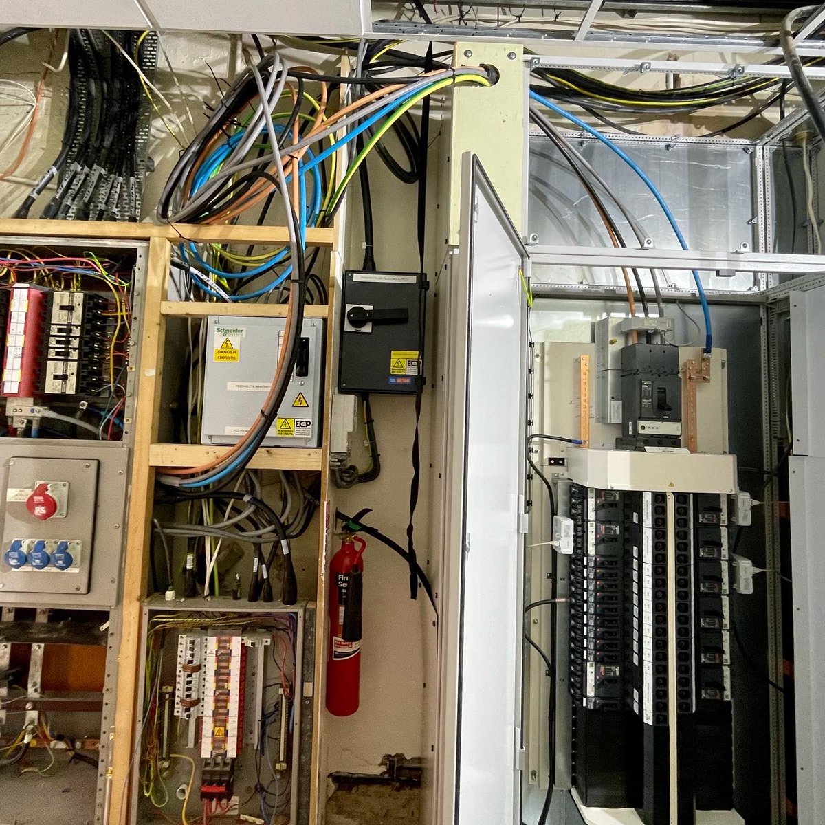 GTE55's tweet photo. Panel board changeover in progress, temp powering both during the swap over, UKPN isolated the whole site but back on each night. Old LED CT metering chamber. #panelboard #mainschange #electrician #sparky #westminsterchapel https://t.co/3JzPfI7sNn