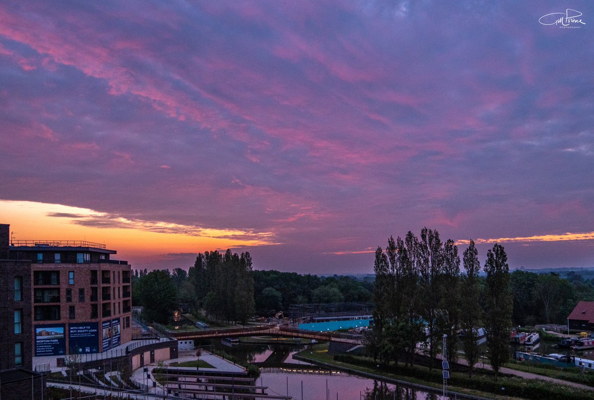 I caught the very end of what was clearly a far more dramatic sunrise this morning. If only I'd happened to wake up 10 minutes earlier! No cloud was forecast so I hadn't expected it to do this . . . <a href="/scenesfromMK/">scenesfromMK</a> <a href="/DestinationMK/">DestinationMK🎈</a> <a href="/campbellwharf/">Campbell Wharf Marina</a> <a href="/StormHour/">#StormHour</a> <a href="/TheParksTrust/">The Parks Trust</a> #LoveMK