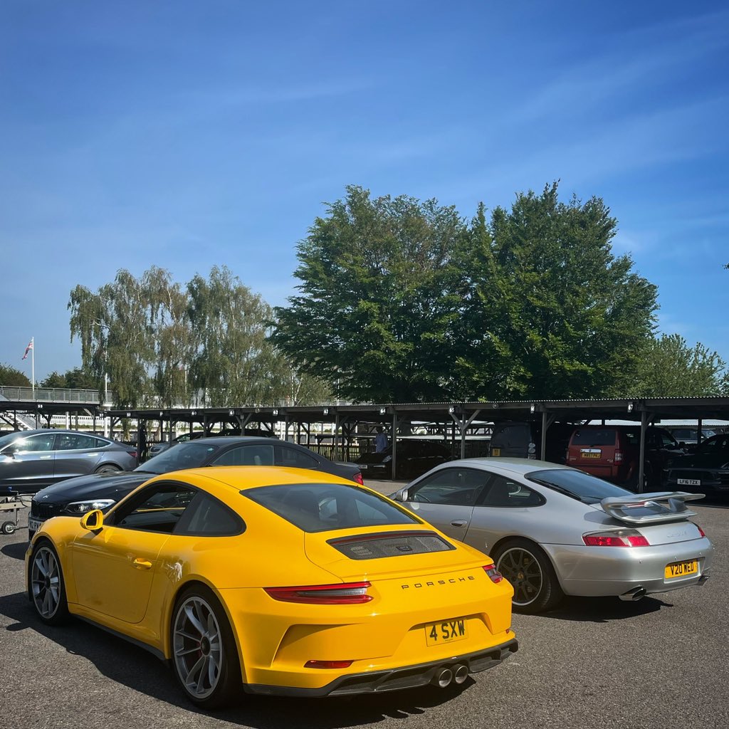 blingrims's tweet photo. @harrismonkey @Missionmotorspt Great to meet you @harrismonkey cars were stunning https://t.co/VP0zPTK50b