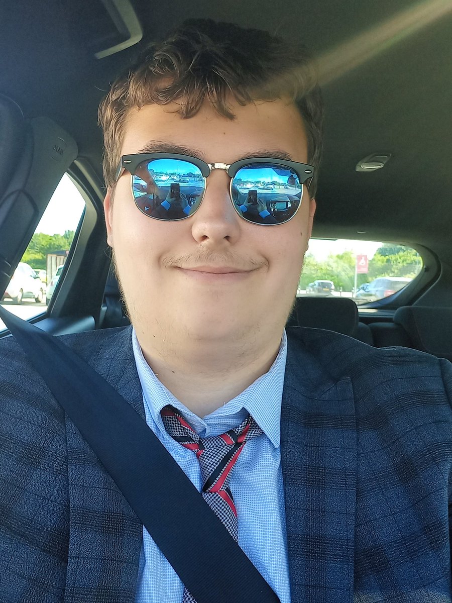 aaron_challoner's tweet photo. As long as I got my suit and tie... 
#Suit #Wowcha 🤣 https://t.co/y2p635fg9G